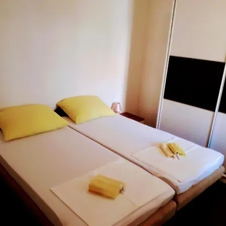 In Riviera 27835 Apartman